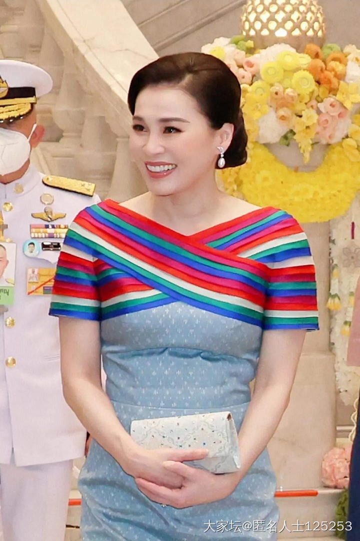 喜欢这个裙子_穿搭