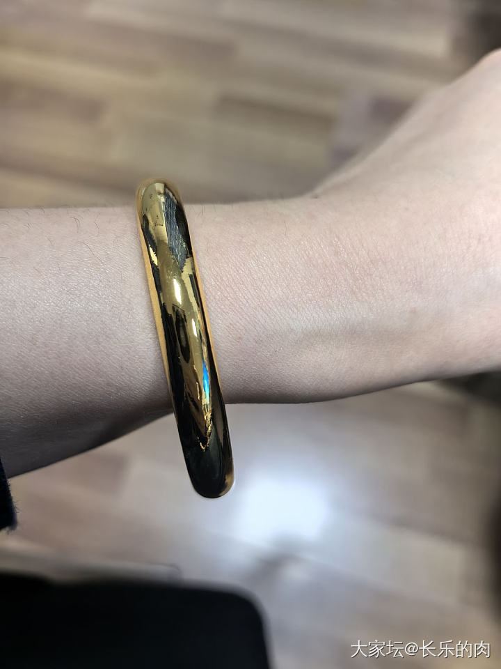 校长家泥鳅背_手镯金