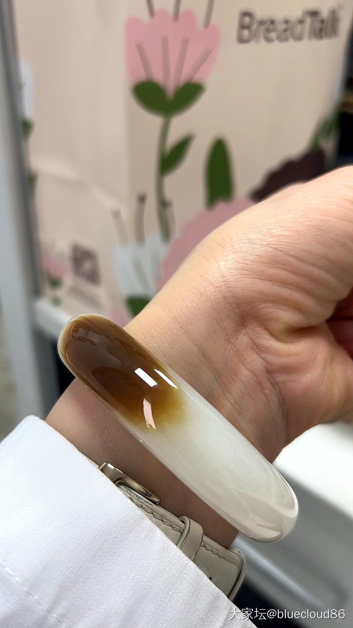 求路过的大师帮忙看这是且末糖白还是俄糖白_手镯和田玉