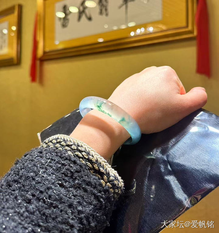 这条玻璃种飘花手镯，57.8圈口，你们看到了什么价？_手镯翡翠