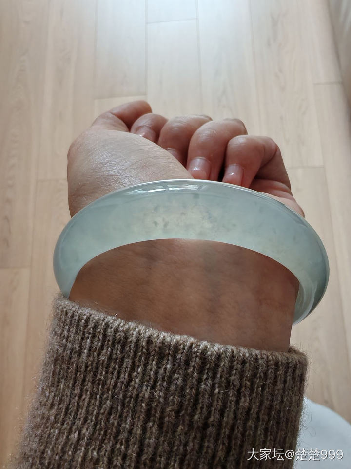 才发现不同光线和手机对镯子的影响好大啊！_手镯翡翠
