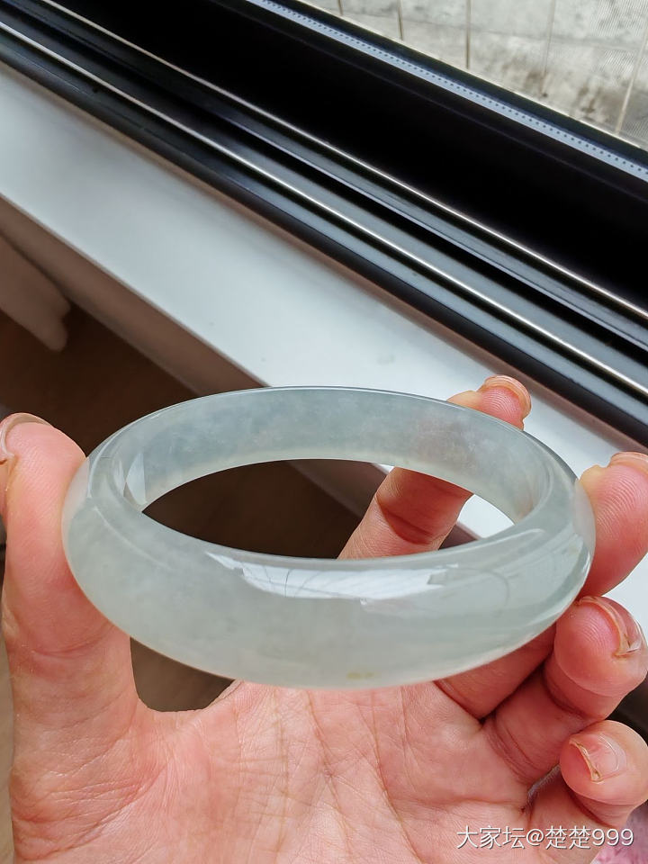才发现不同光线和手机对镯子的影响好大啊！_手镯翡翠