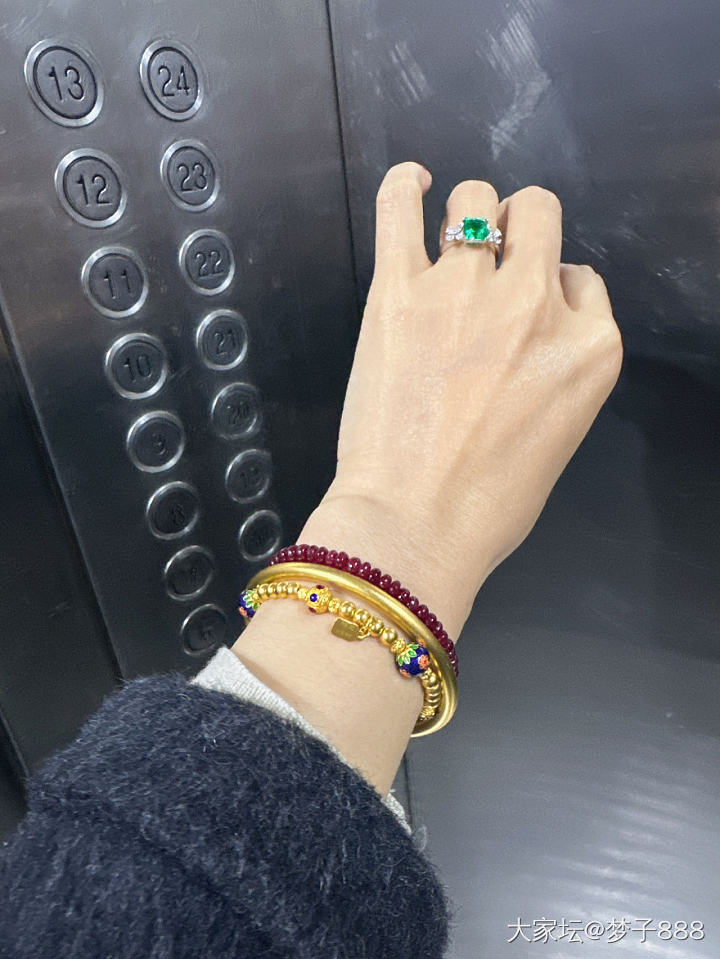 想看看姐妹们，金镯子有没有叠戴东西_金