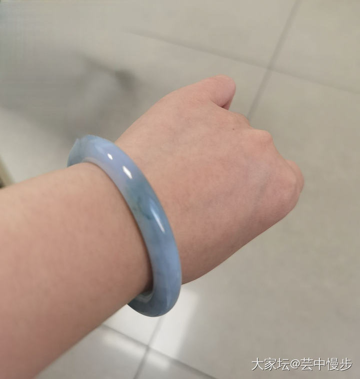 请教戴手镯的说法_手镯金翡翠