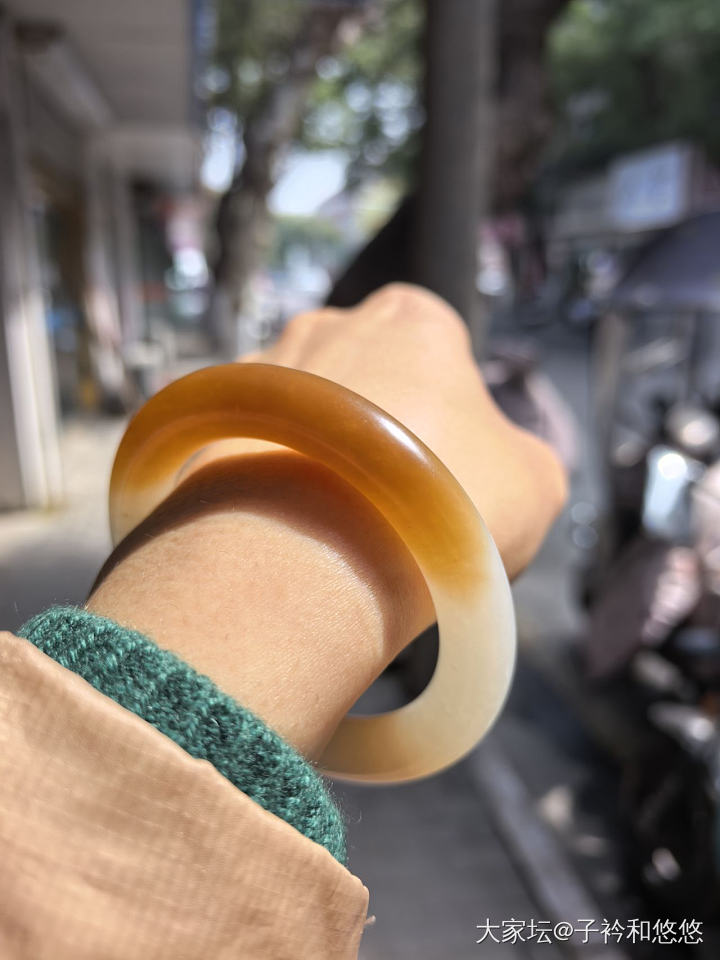 给点阳光就灿烂的人间油物_手镯和田玉