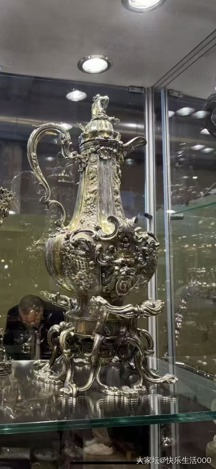 是野蛮张扬是庄严大气是狠厉恐怖，让我们来看看1828年由英国银匠制作白兰地温酒壶_西洋银器