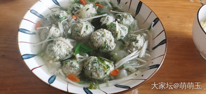 紧跟春天的脚步！荠菜猪肉丸子！一上午的成果。哈哈😊_美食
