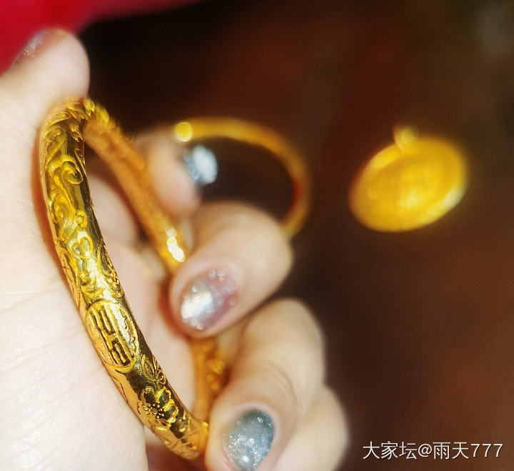 姐妹们帮忙看看_手镯金
