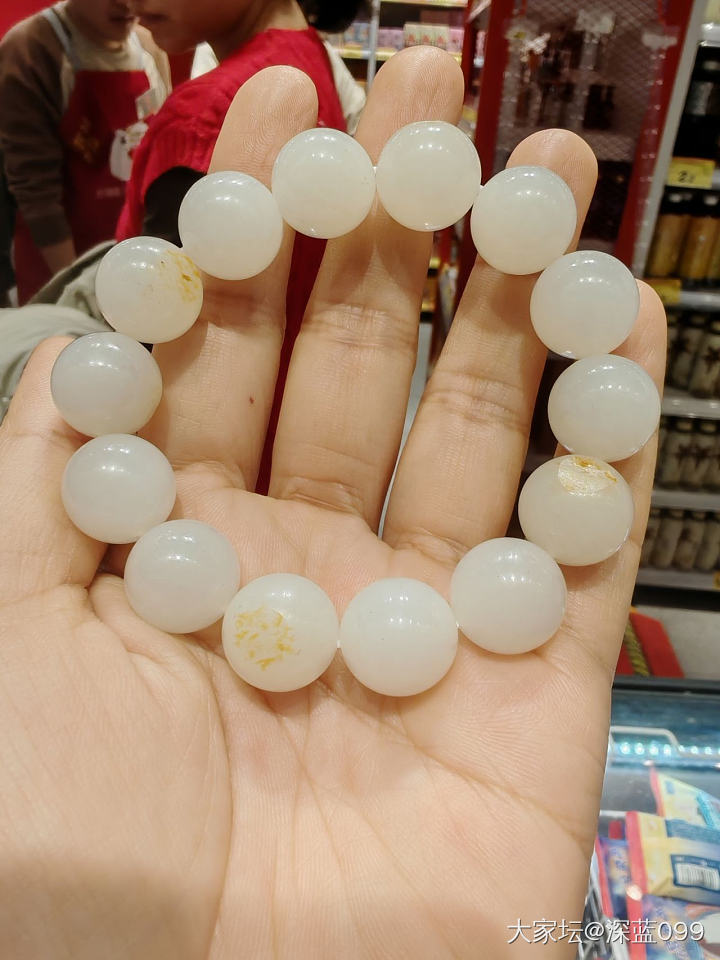 脂白籽料手串，无惧任何光线，真正的高品质白籽是不挑光线的，一颗颗自发光感_和田玉
