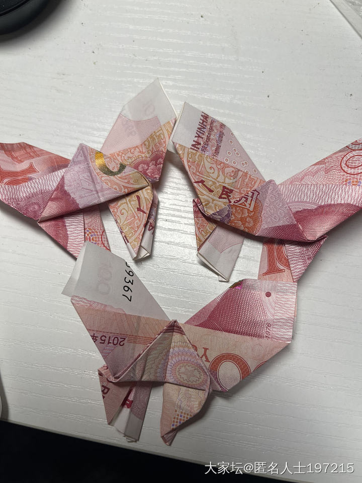 娃突然给我送了一只小蝴蝶_育教亲子