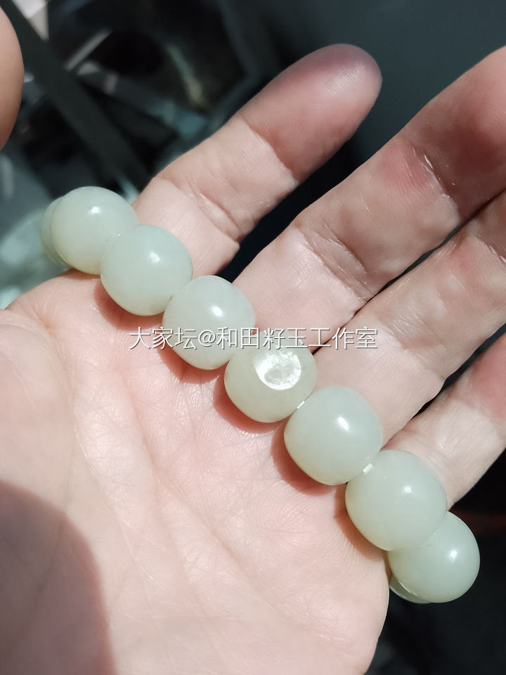 和田玉籽料13乘14的老型珠手串纯手工制作打磨柔光自然光拍照无美颜不过蜡不抹油。_和田玉