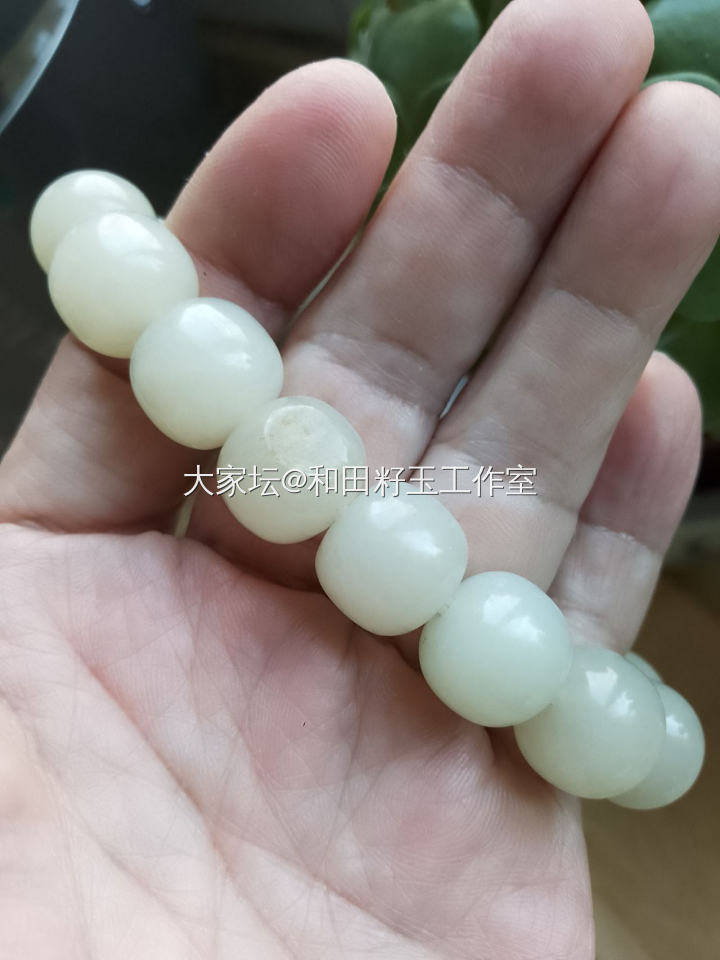 和田玉籽料13乘14的老型珠手串纯手工制作打磨柔光自然光拍照无美颜不过蜡不抹油。_和田玉