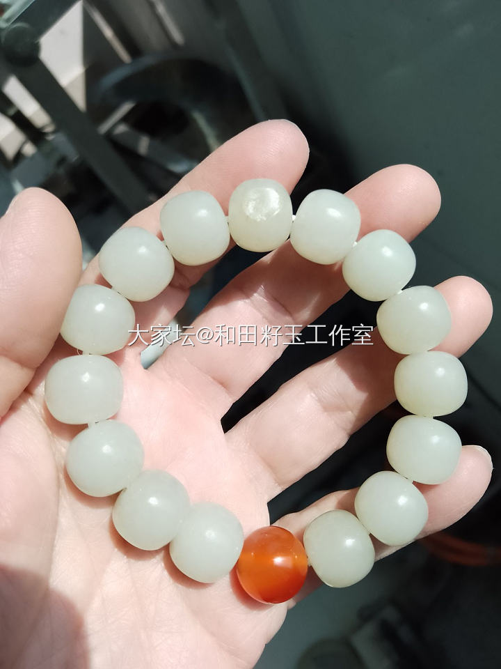 和田玉籽料13乘14的老型珠手串纯手工制作打磨柔光自然光拍照无美颜不过蜡不抹油。_和田玉