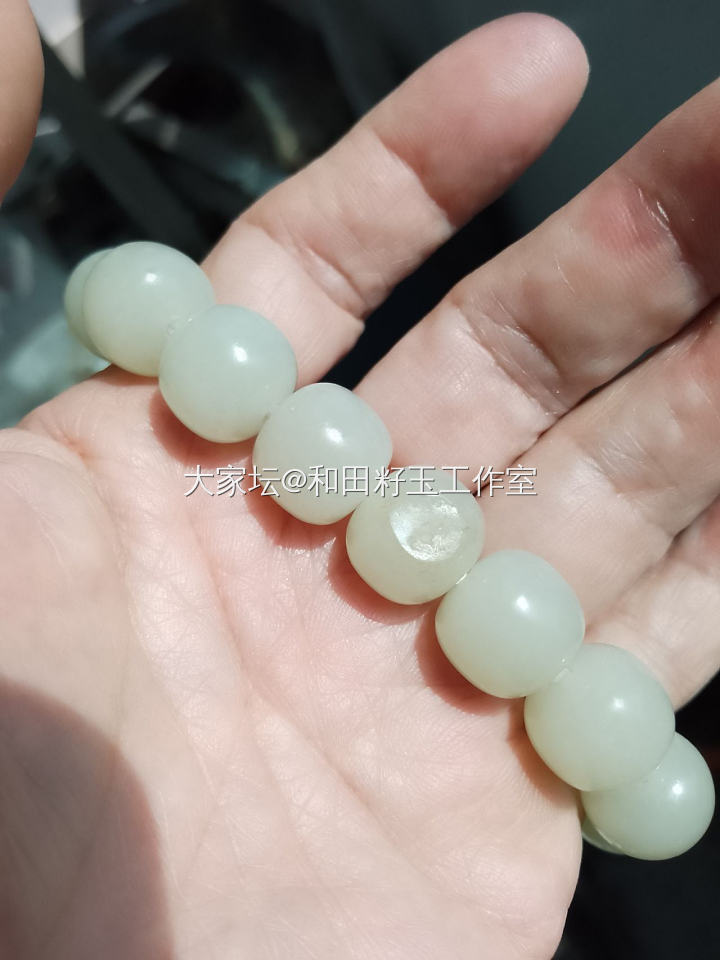 和田玉籽料13乘14的老型珠手串纯手工制作打磨柔光自然光拍照无美颜不过蜡不抹油。_和田玉