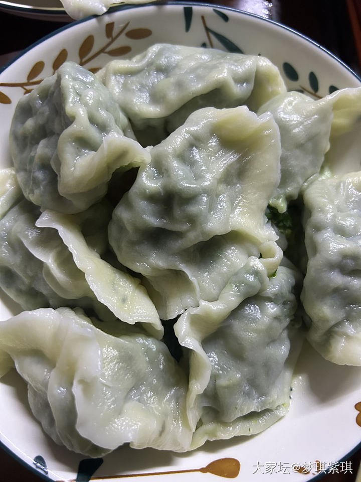 😁又到了吃荠菜饺子🥟的时候~_美食