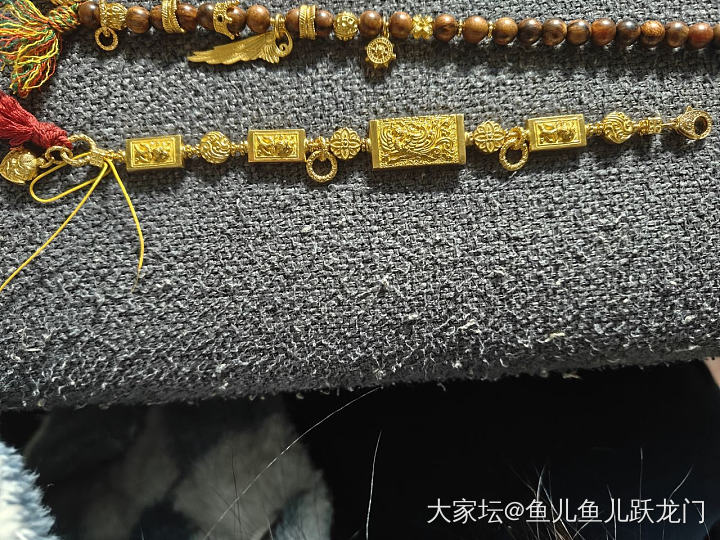 好喜欢这条凤牌谛听。_搭配金
