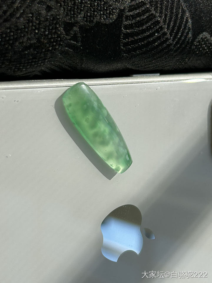 这块小翡翠雪大了点，但美还是美的_翡翠