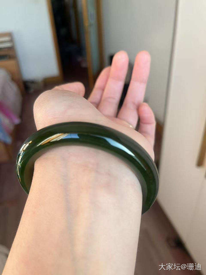 大家帮我看看这支咋样，值得留吗_手镯和田玉