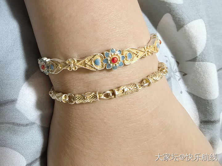 满屏金贴中秀个描金的银饰_银