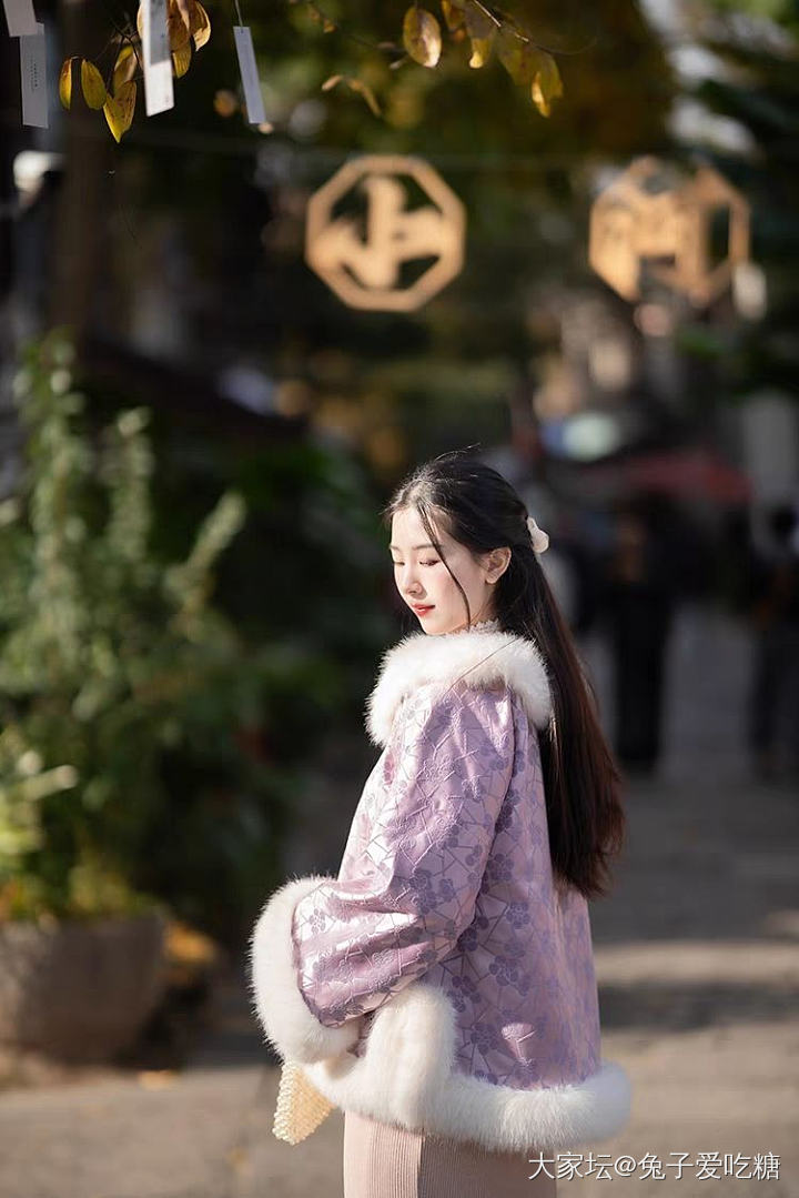 碧玉大镯子和昭君袄很搭啊_玉石