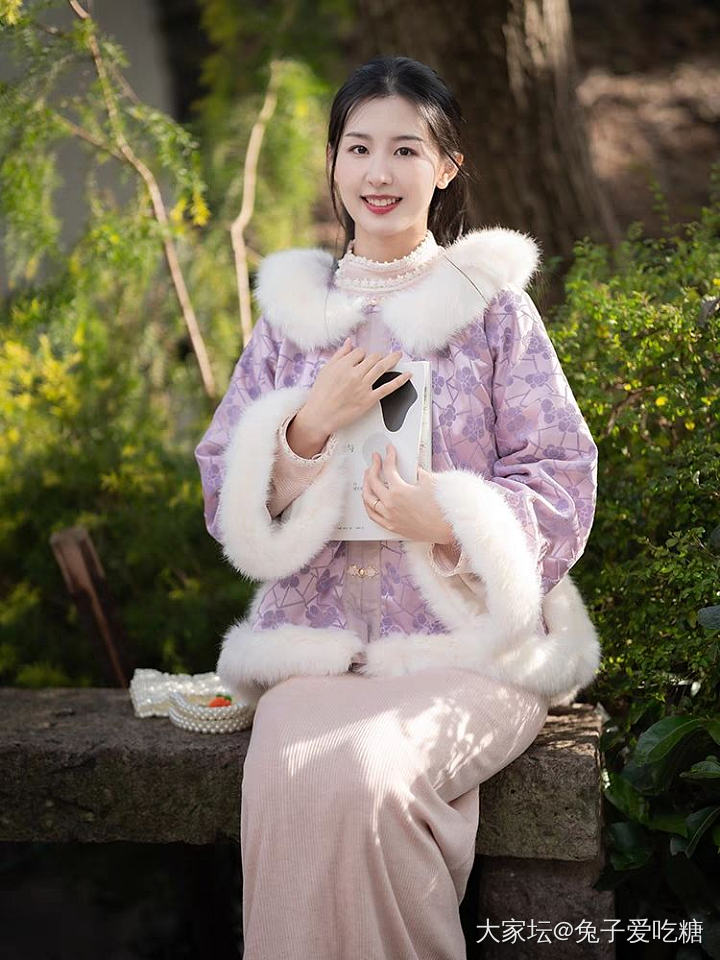 碧玉大镯子和昭君袄很搭啊_玉石