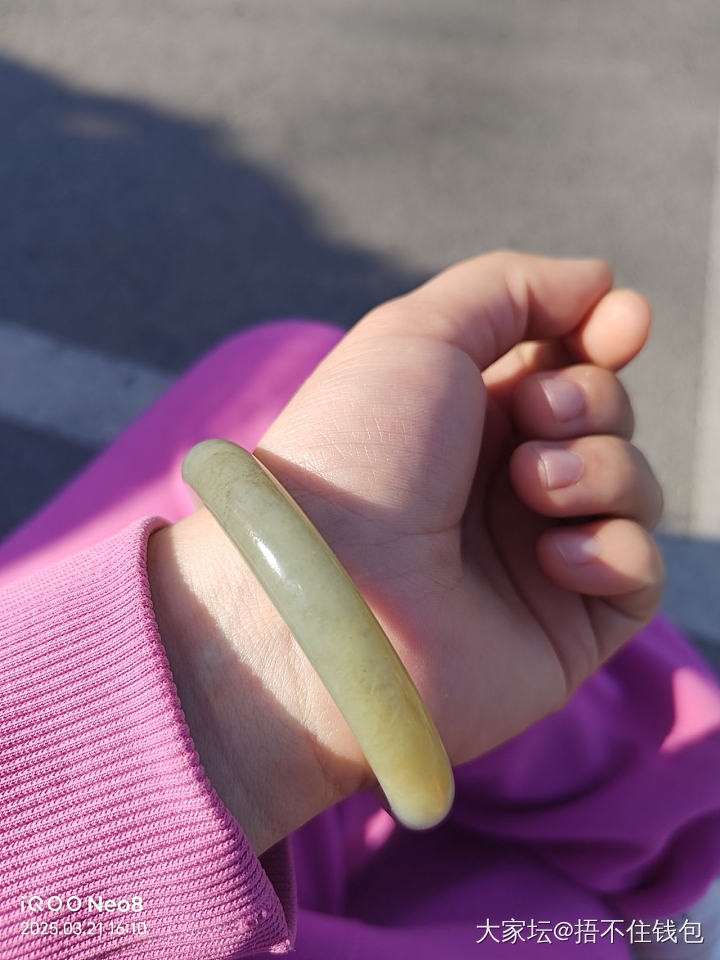阳光下真的挺好看的_和田玉