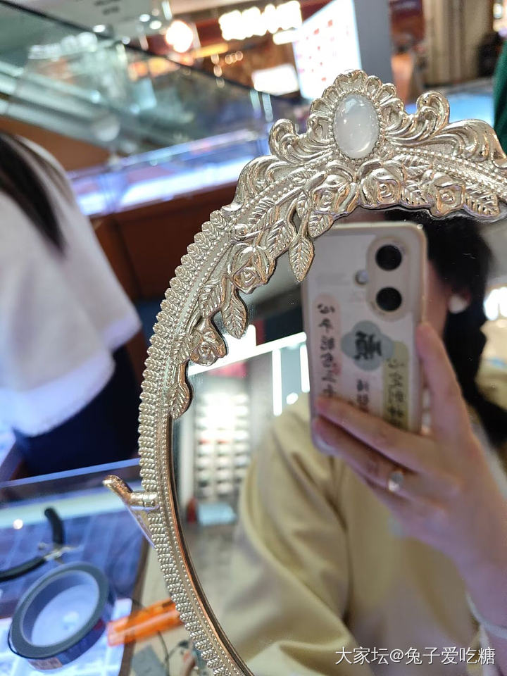 萌萌小鸡黄倒大袖上衣返图_丽人