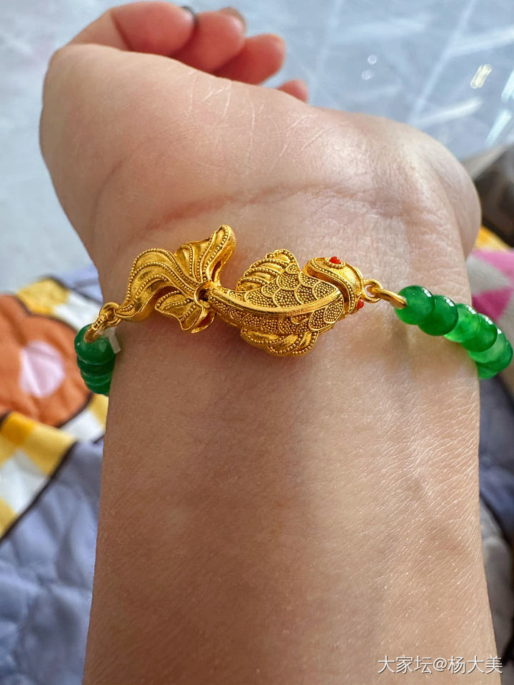 翡翠跟黄金绝配_翡翠金