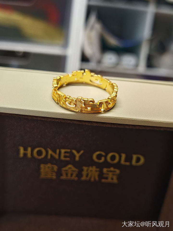 看上如画这个戒指了，746的克价，11克多，真下不去手啊！_戒指金