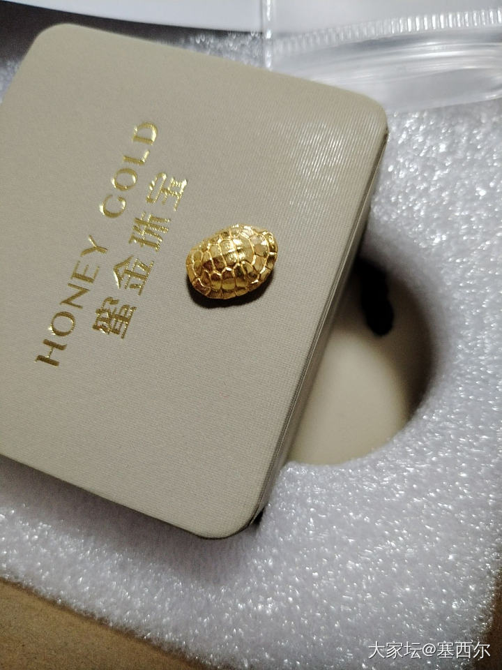 出金：周大福周生生航民蜜金千叶等_金