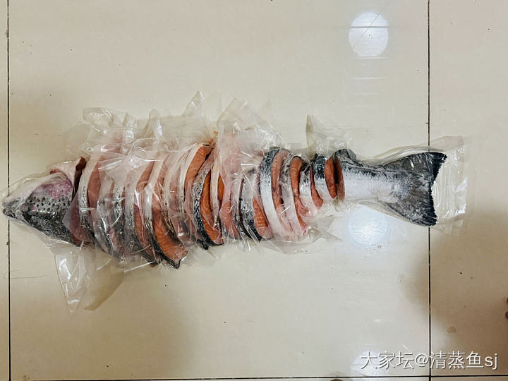 第一次买整条三文鱼_食材美食