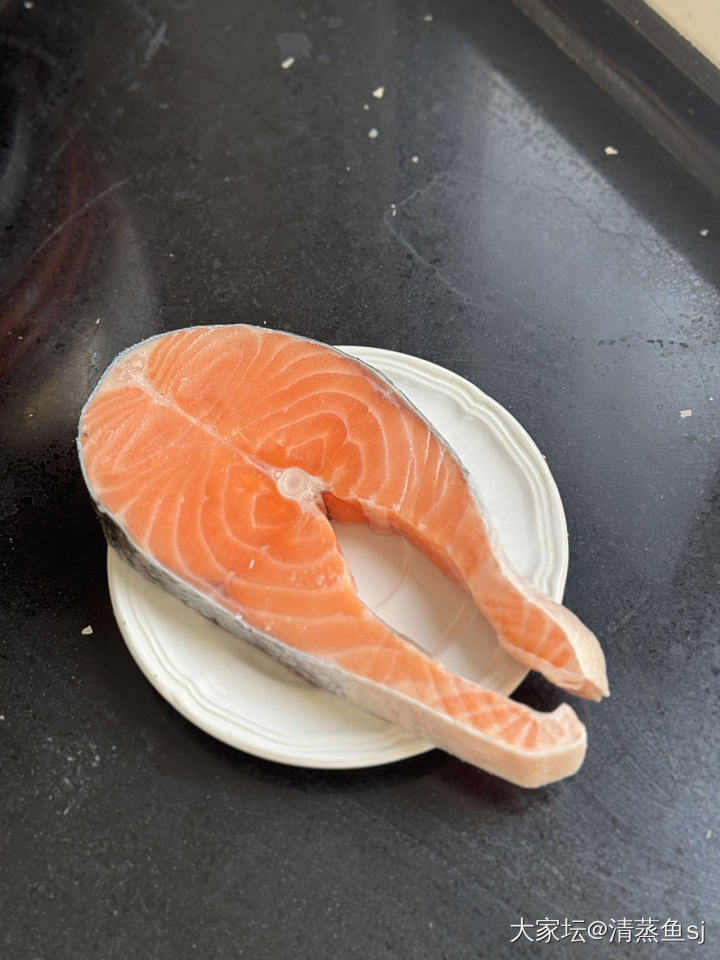 第一次买整条三文鱼_食材美食