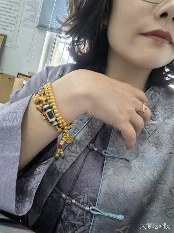 天暖和了，穿上喜欢的新中式，戴美美的首饰，取悦自己_搭配金