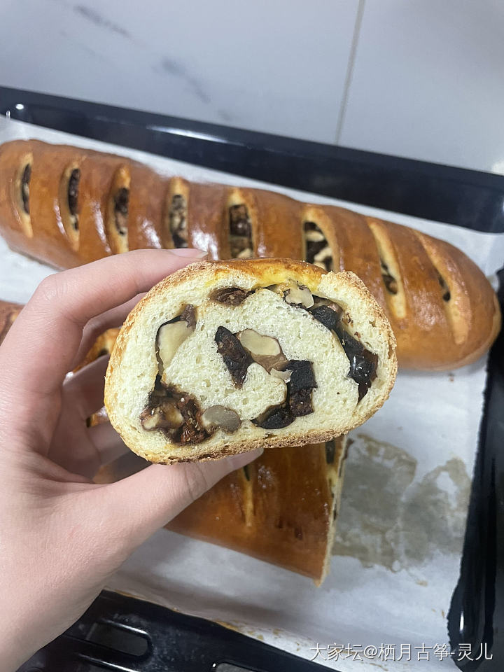 果仁大列巴新鲜出炉_美食