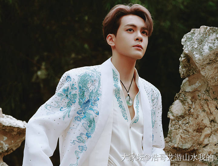 美晞已经很久没有戴那个翡翠平安扣了，那个平安扣会不会真是商家赞助的_翡翠