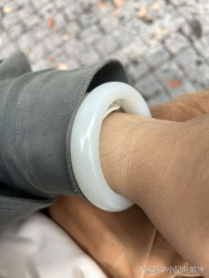 还是和田看着舒心啊！_手镯和田玉