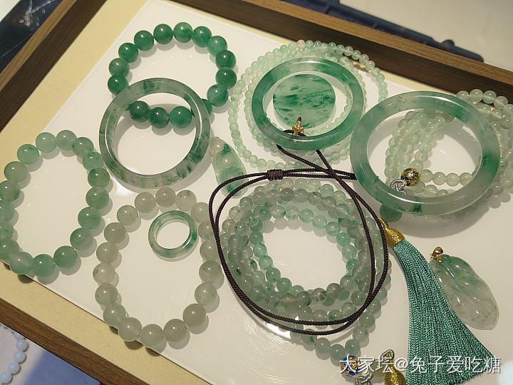全方位多角度对比独龙玉和飘花翡翠_翡翠