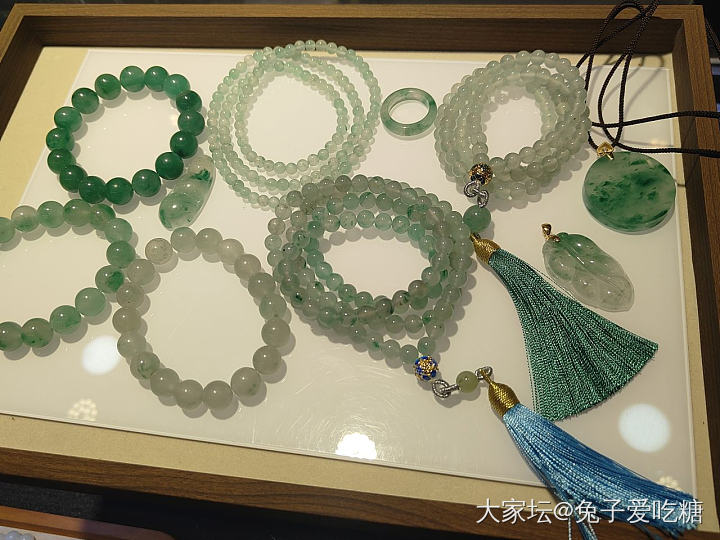 全方位多角度对比独龙玉和飘花翡翠_翡翠