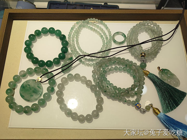 全方位多角度对比独龙玉和飘花翡翠_翡翠