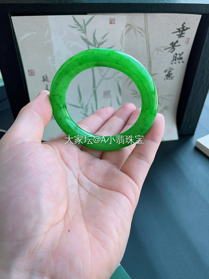 这手镯妳们觉得多少才算值‼️_翡翠