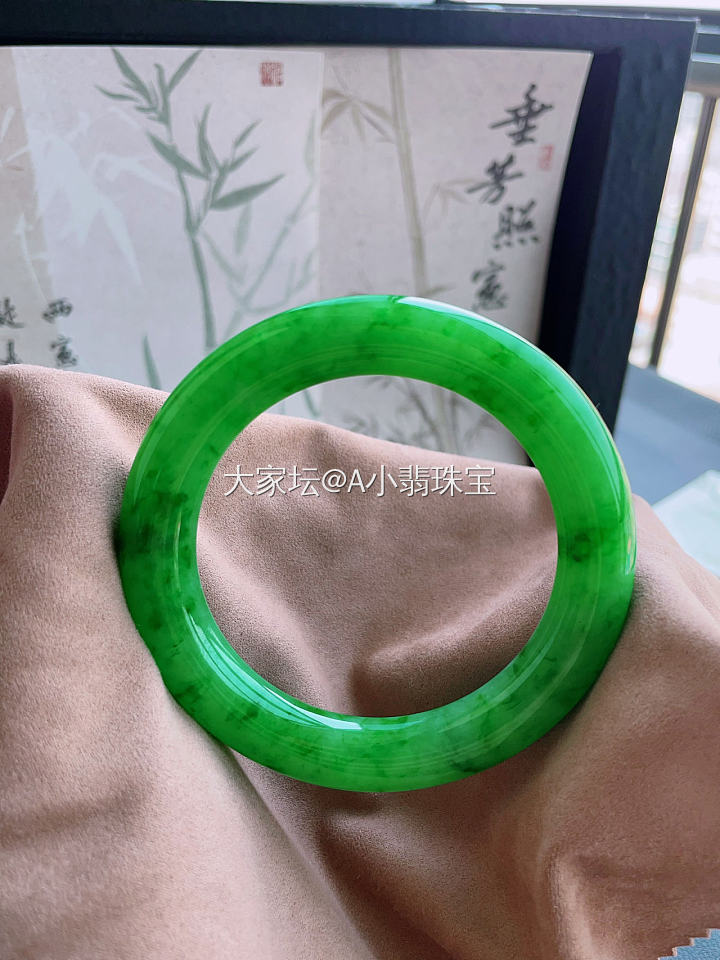 这手镯妳们觉得多少才算值‼️_翡翠