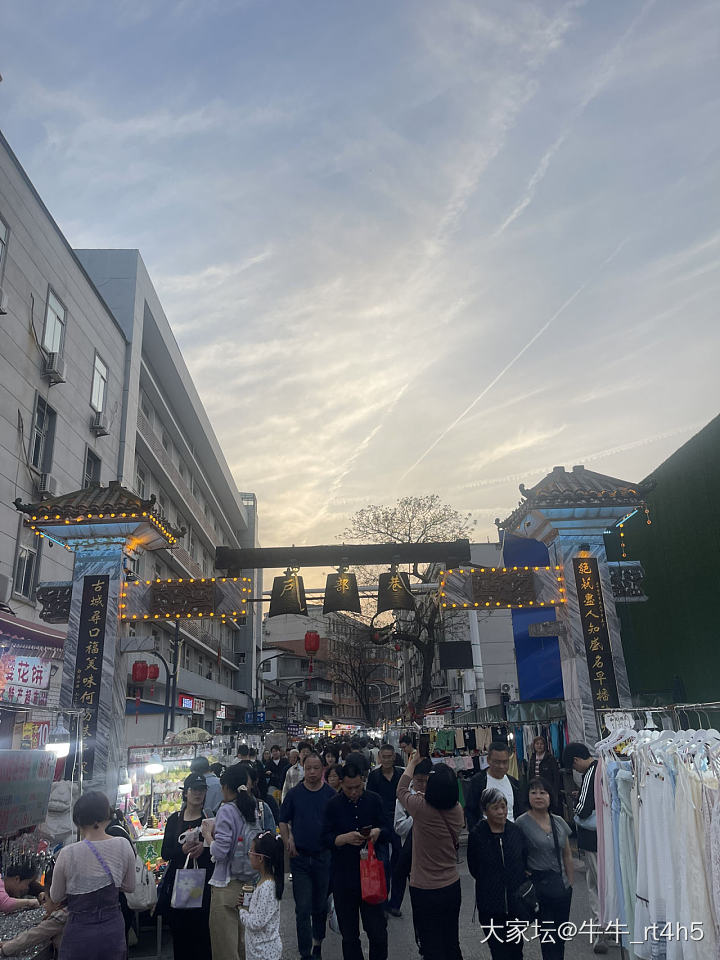 伤着了
人真多，我连黄鹤楼都没进去，看到人流马上撤退？
暑假前，我要做到足不出沪_旅游