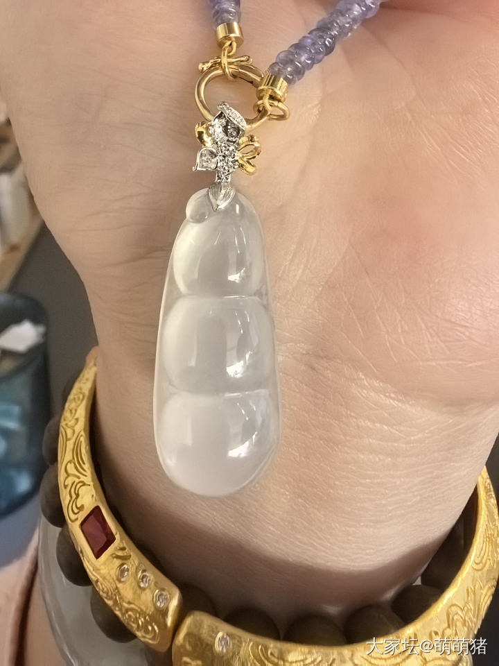 豆子是新货，回家准备配铂金钻石链子去。元宝是年前买了，终于上串的。铂金钻石链也是..._金翡翠