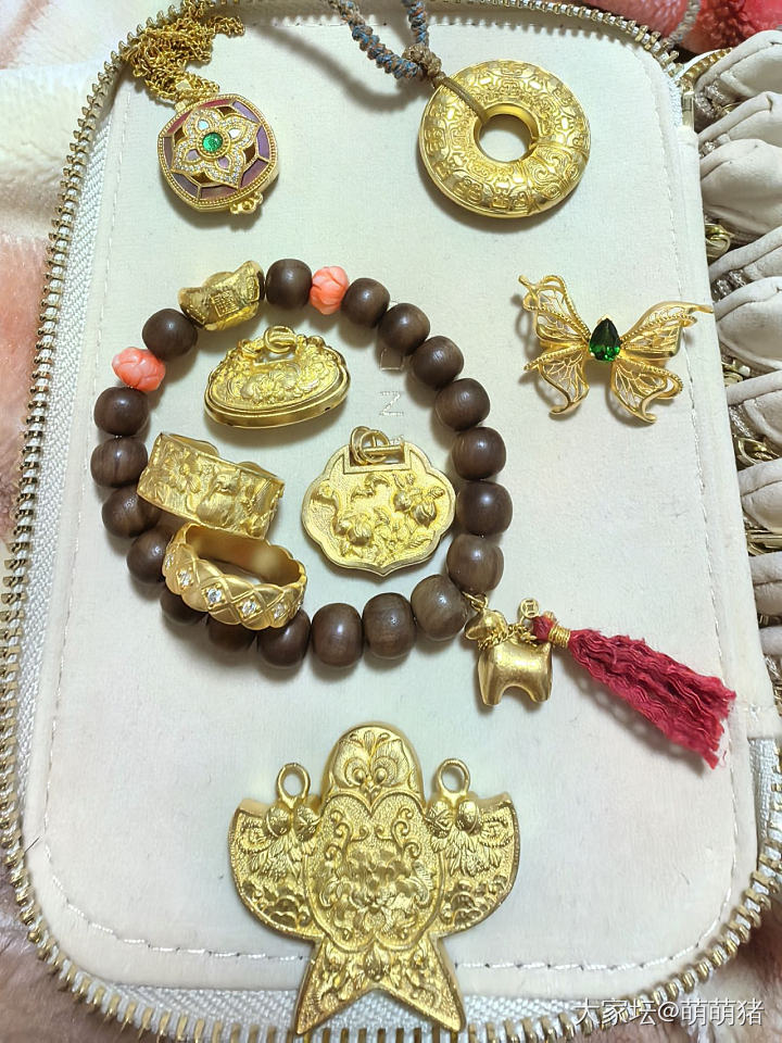 豆子是新货，回家准备配铂金钻石链子去。元宝是年前买了，终于上串的。铂金钻石链也是..._金翡翠