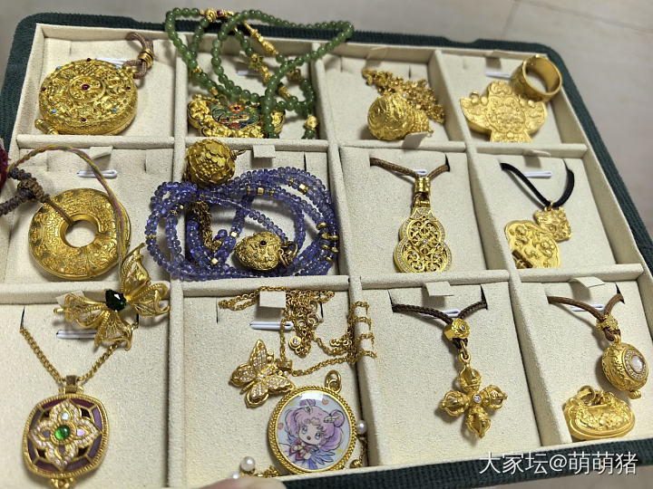 豆子是新货，回家准备配铂金钻石链子去。元宝是年前买了，终于上串的。铂金钻石链也是..._金翡翠