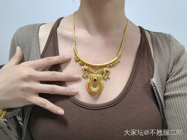 金价越高心越浪。_金