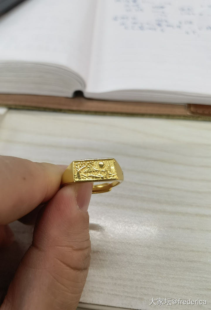 请问大家知不知道哪里能买到这个款的戒指_戒指金