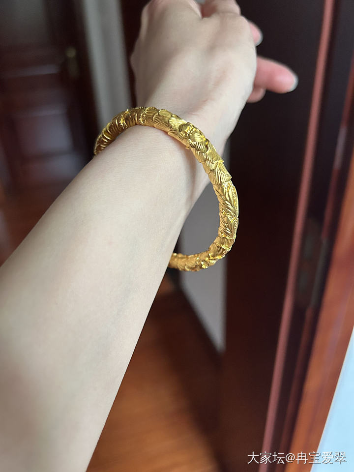 她来啦_手镯金