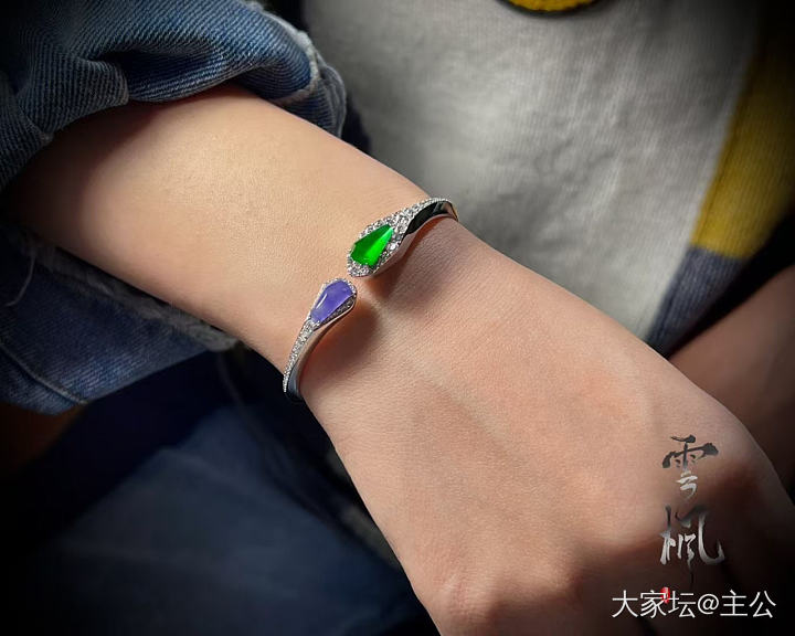 翡翠颜色千千万，只爱白色和绿色_翡翠