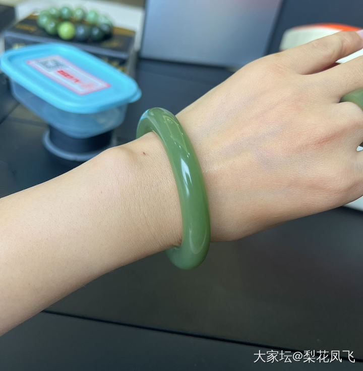 戴手镯的季节来了_手镯和田玉